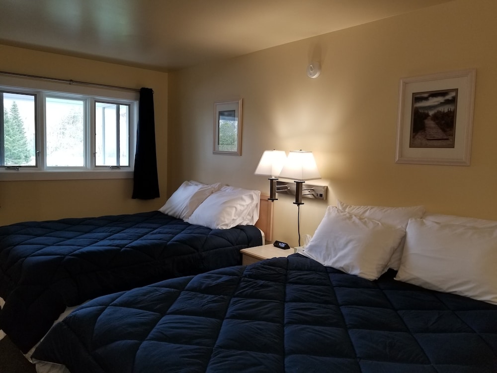 Captain's Quarters Motel - Property Image 47