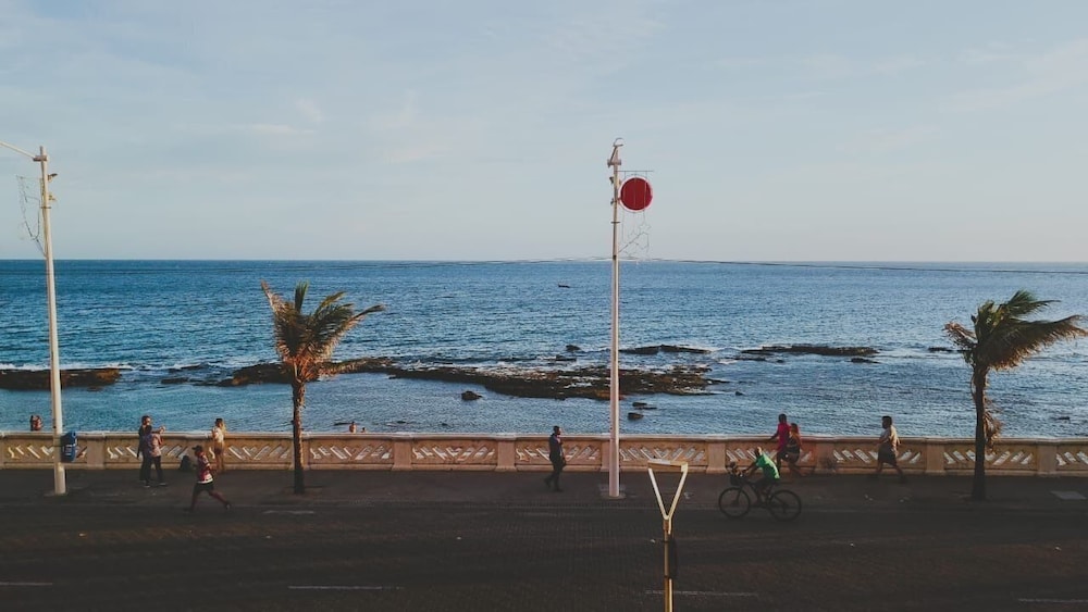 Convenience and Comfort 90m From Farol da Barra Beach - Hbas