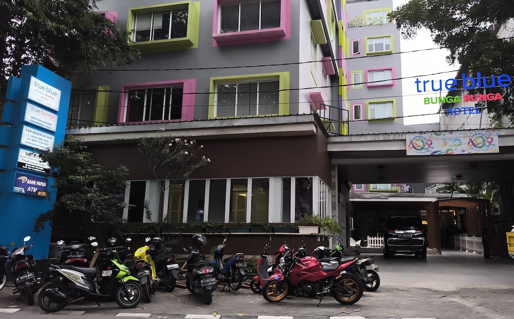 True Blue Bunga Bunga Hotel Pasar Baru