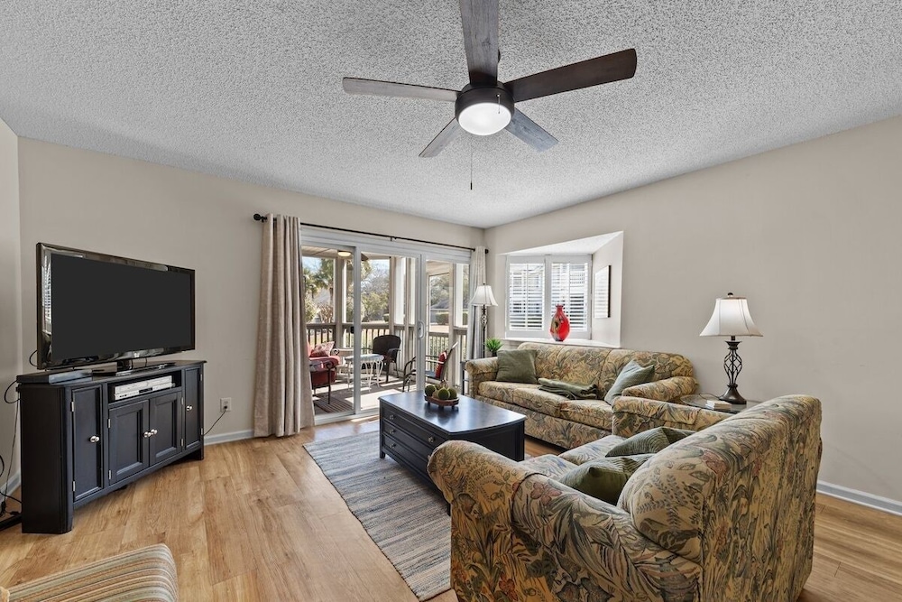 Windsor Court 11c 2 Bedroom Condo