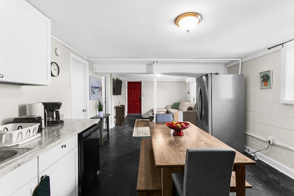 Dugan Ave Unit B