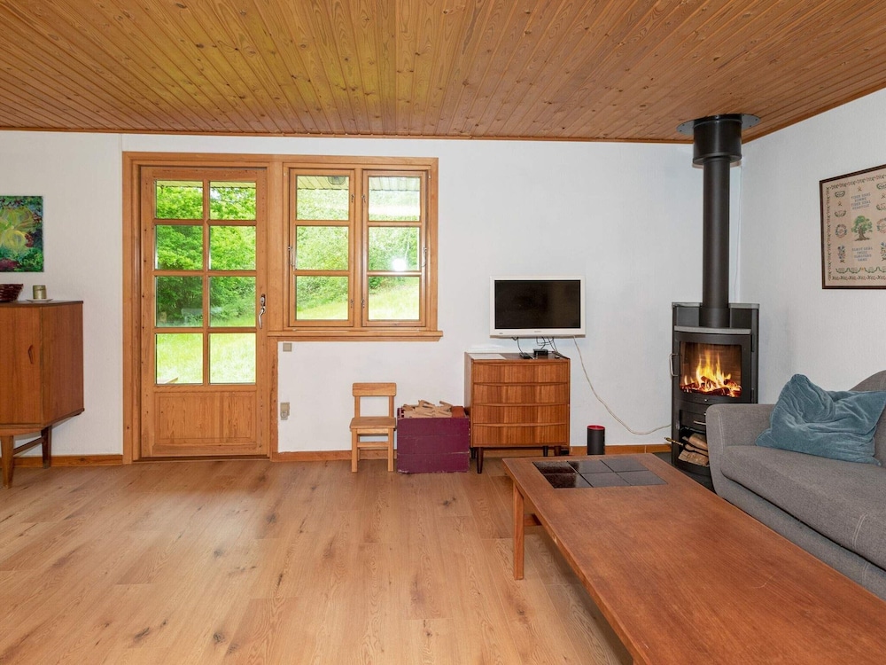 Photo 8