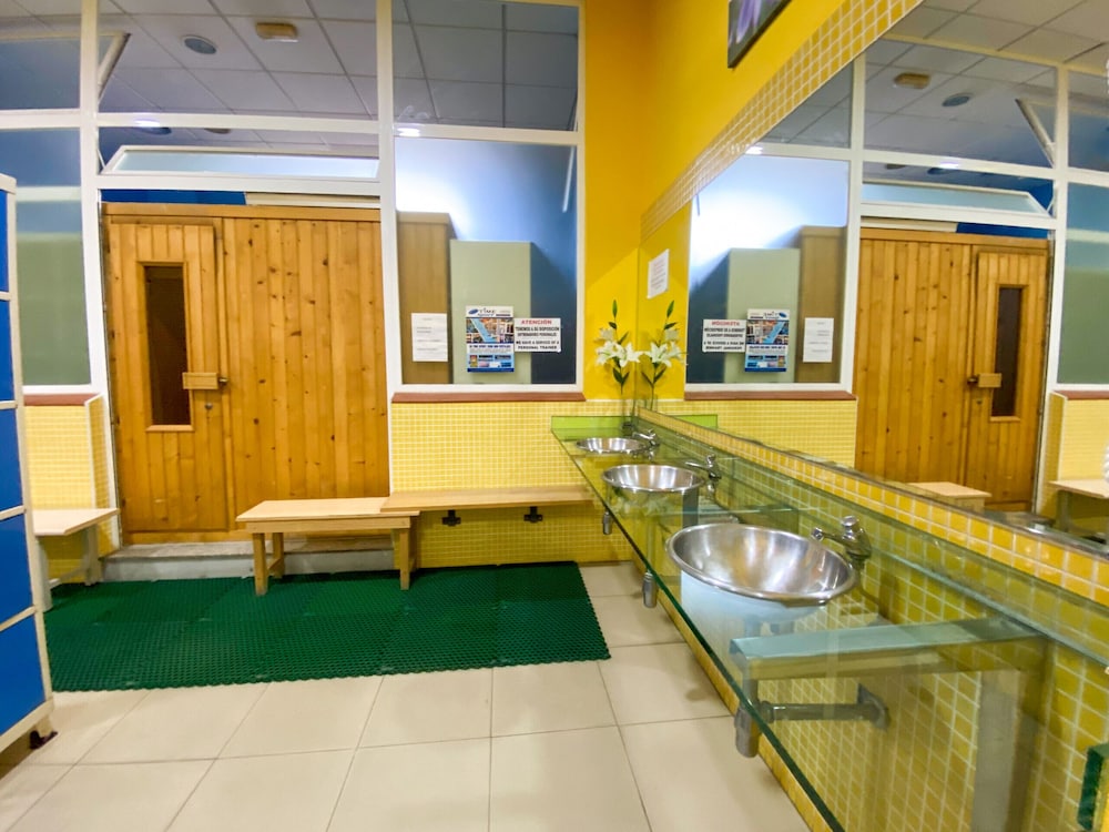 Hostel Gym Canovas Nerja photo 4
