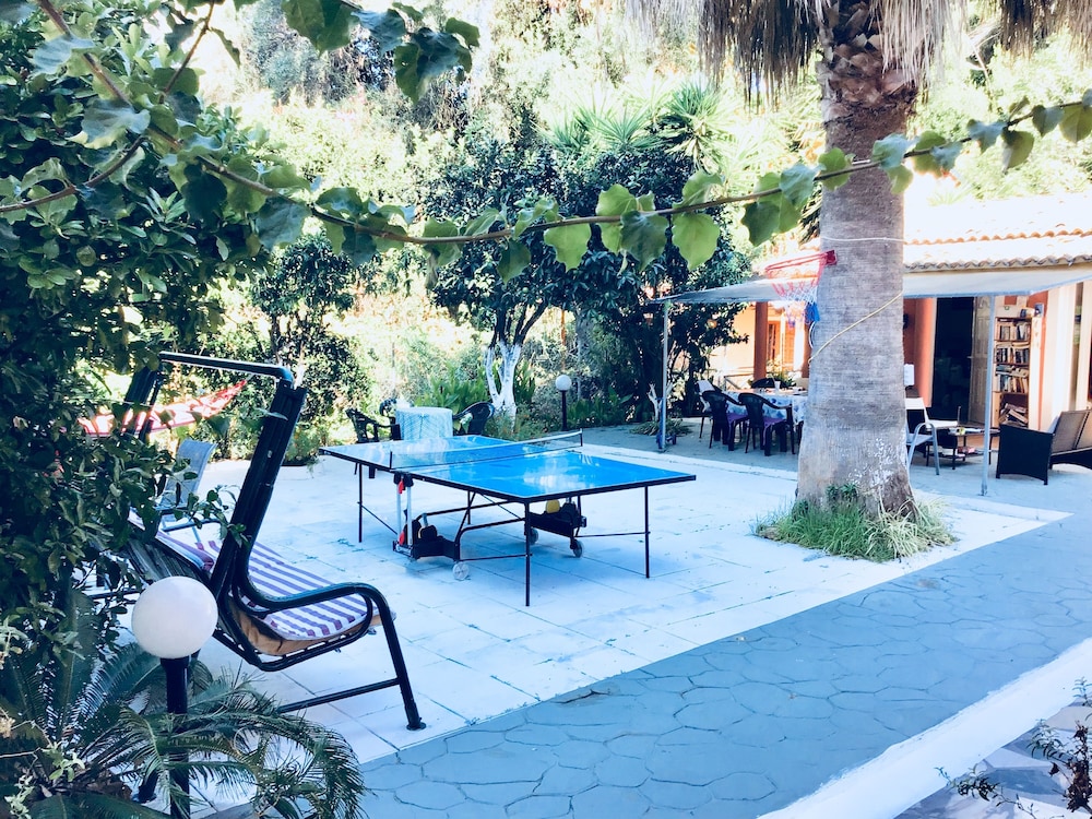 Almyra Apartments & Studios