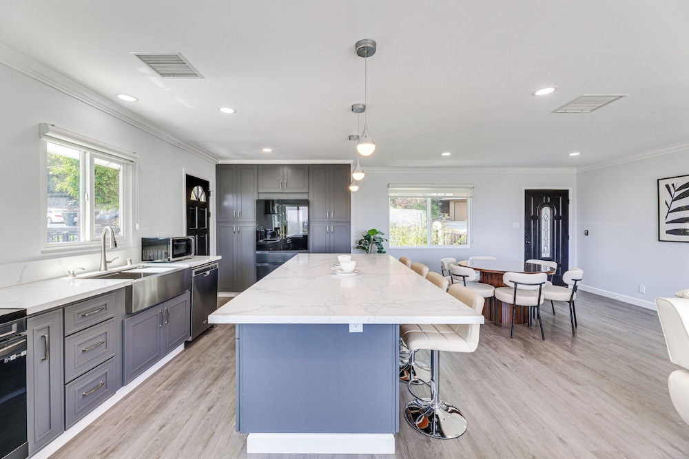 2 Mi to Rose Bowl Stadium: Mtn-view Gem w/ Patio