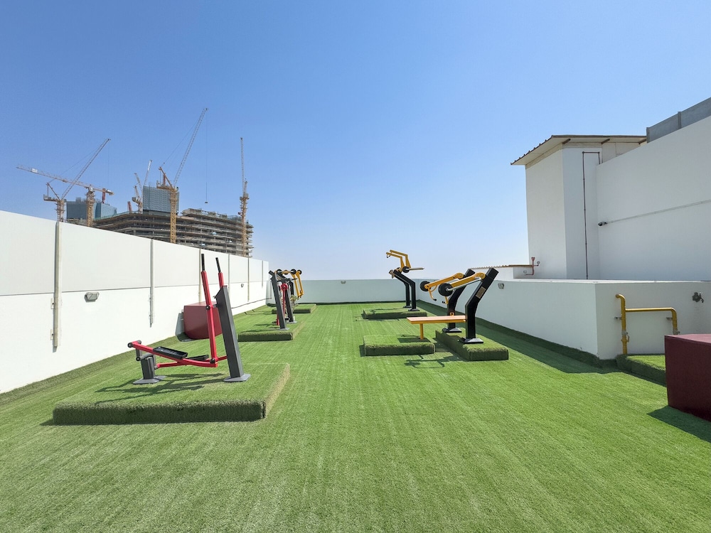 Vogue Opalz short Drive to Dubai Hills M