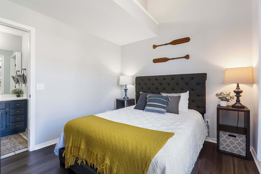 The Lazy Loft Stay for 4!