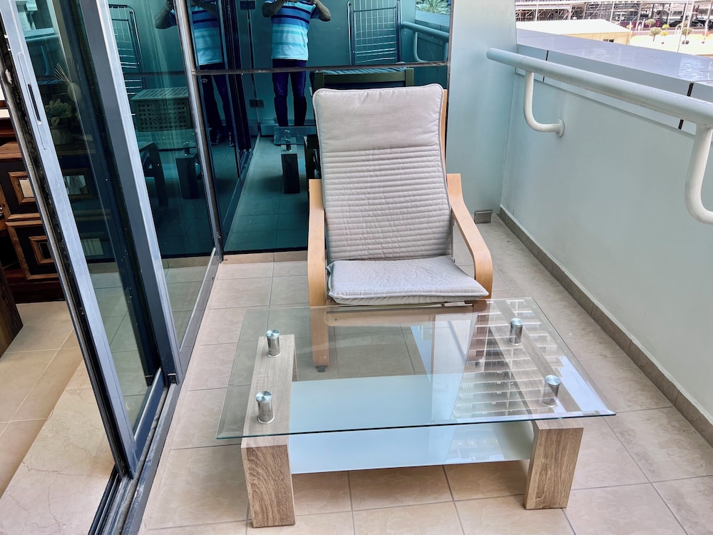Cosmos Living 1 BR Suite Near Dubai Mari