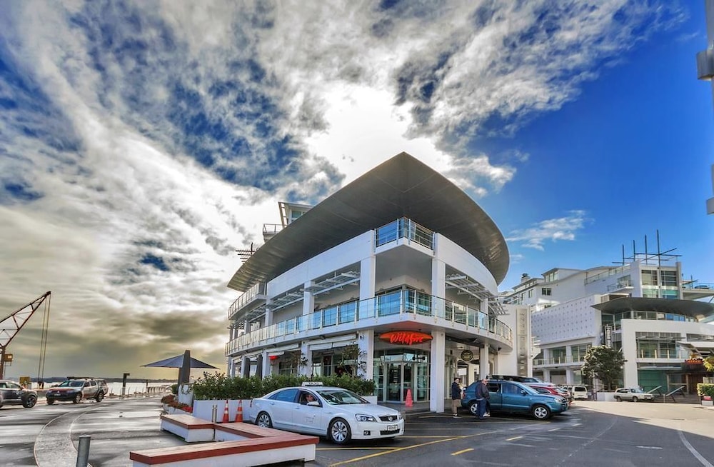 Premium 1BR Apartment at Princes Wharf photo 4