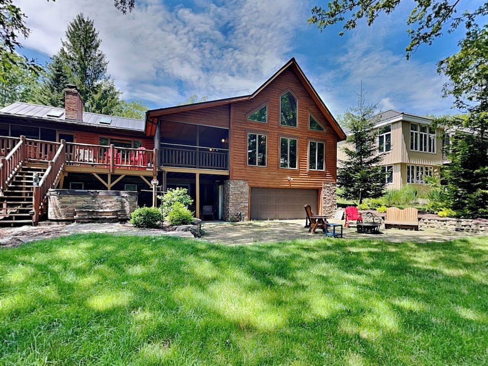 Crow's Point Lakehouse by Taylor Made Deep Creek