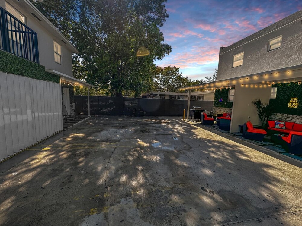 Vacay Spot Wynwood Fun 8 to 28guests 4kitchens BBQ