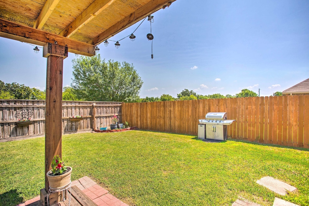 Family-friendly Rowlett Home: 23 Mi To Dallas - Property Image 3
