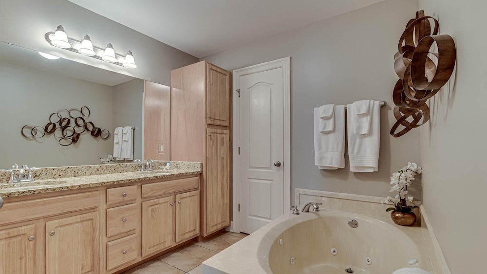 The Oasis at Orange Beach #2110 by Southern Vacation Rentals