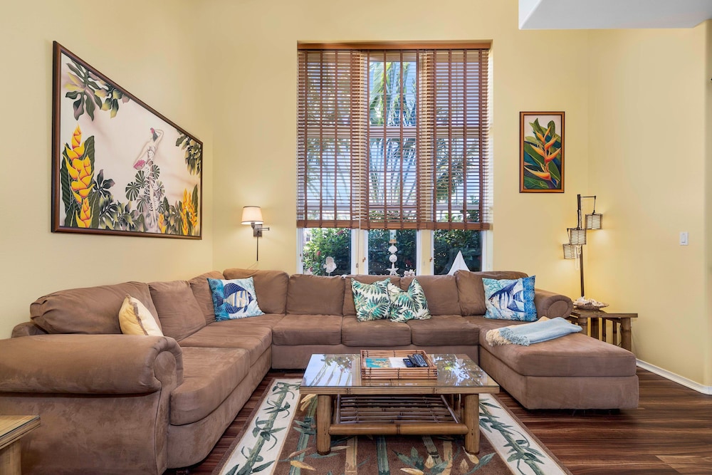 Spacious Top-floor Villa With Stunning Views - Walk to A-bay, Dining & Shops! - Vrkcv