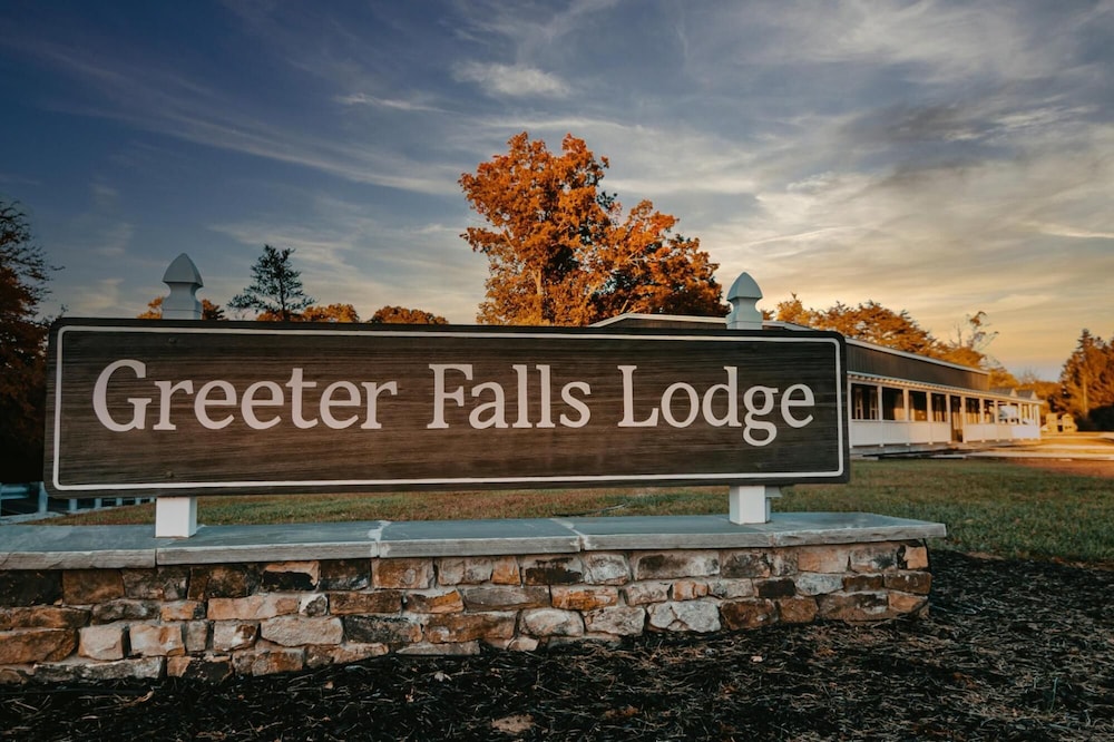 Greeter Falls Lodge Unit 3 view 5