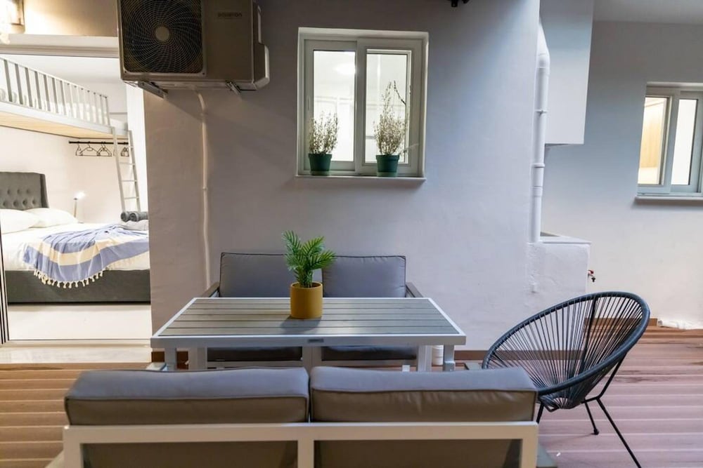 Backyard Modern House Nea Smyrni