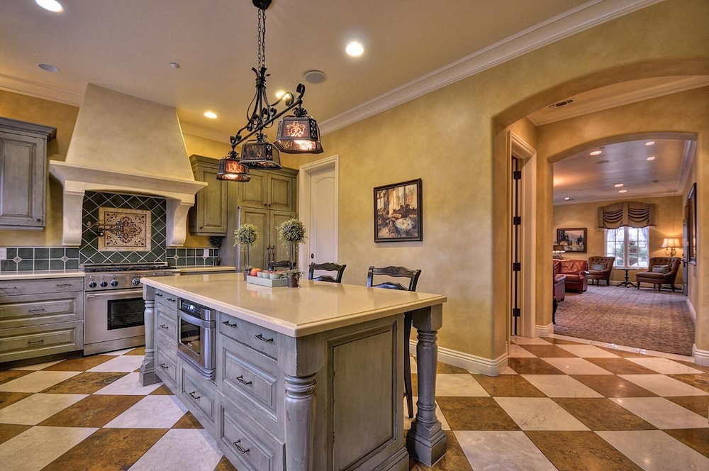 Villa Arden Hills