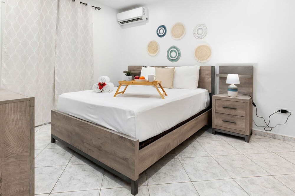 Cozy 3BR Town Home in Gated Community Palm Beach