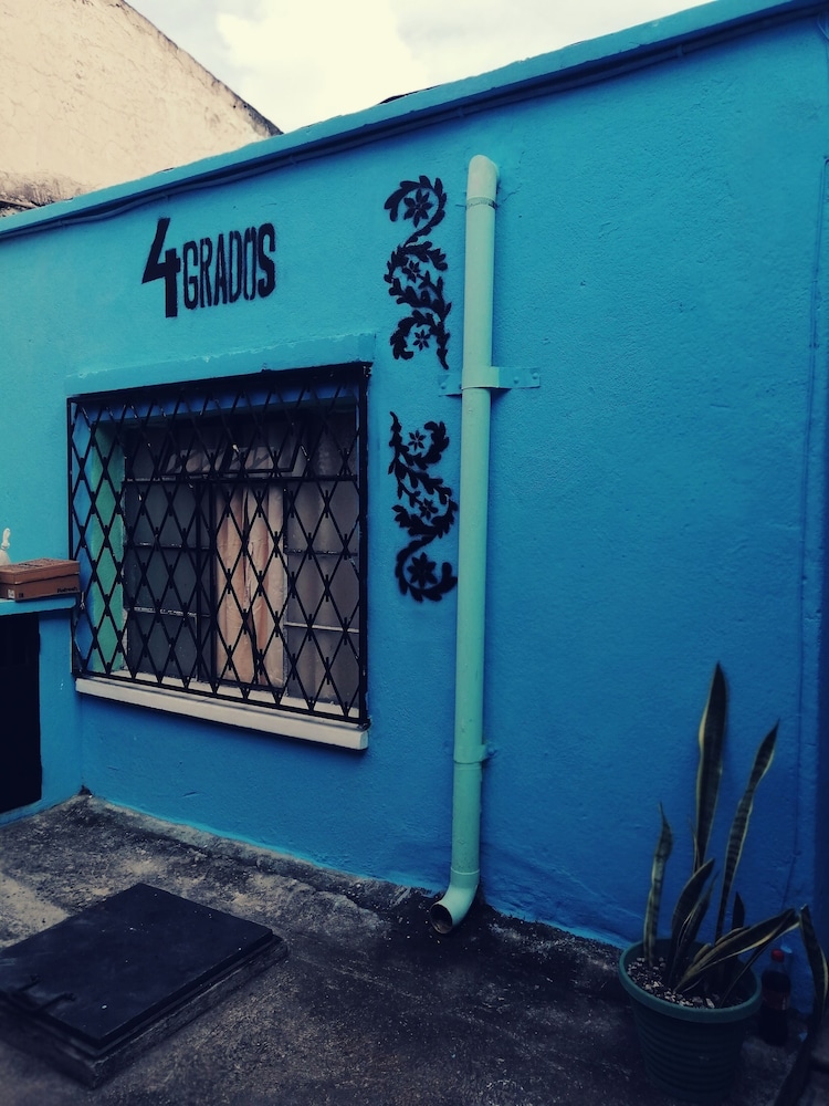 Hostal 4 Grados - Hostel