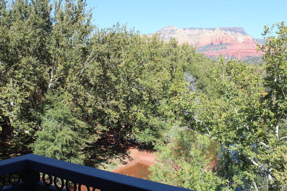 The Inn Above Oak Creek