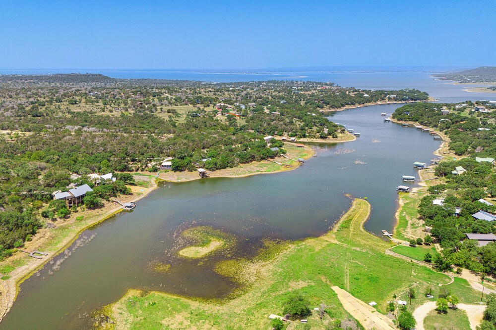 Chic Burnet Home on Lake Buchanan w/ 2 Fireplaces! - Property Image 19