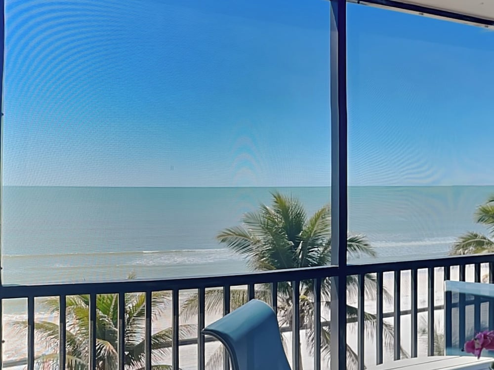 Seaside 4 by Distinctive Beach Rentals