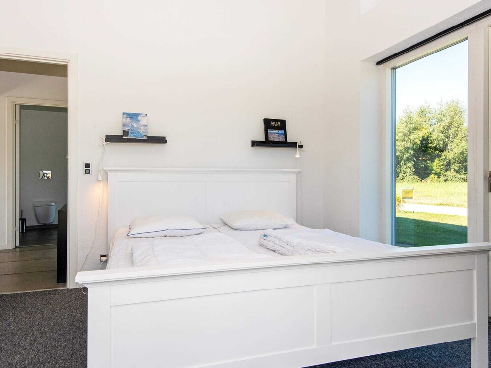 Luxury Lakeside Retreat With Spa-by Traum