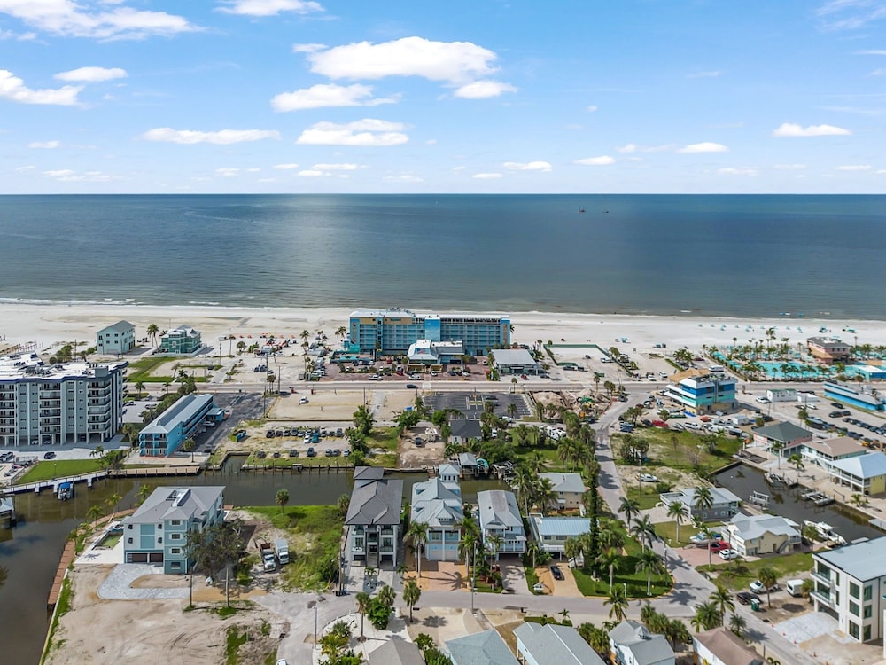 571 Seabatical: Canal Front With Pool! 5 Bedroom Home