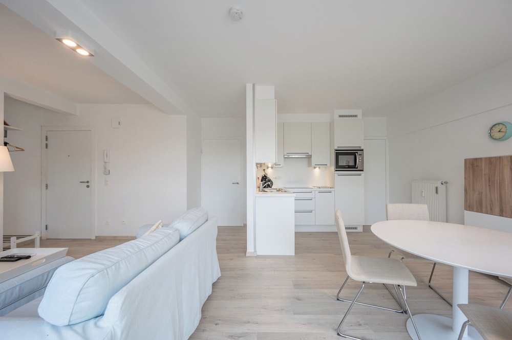 Stylish City-view Retreat