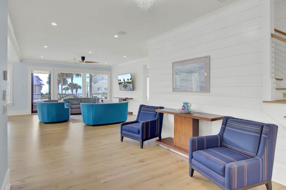 7 Beachwood East by Avantstay Steps to the Beach Ocean Views Hot Tub 7bdr