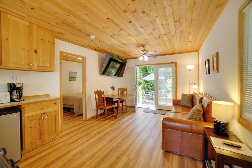 Golf, Hike, Sip Wine: Cobb Mountain Cabin w/ Patio