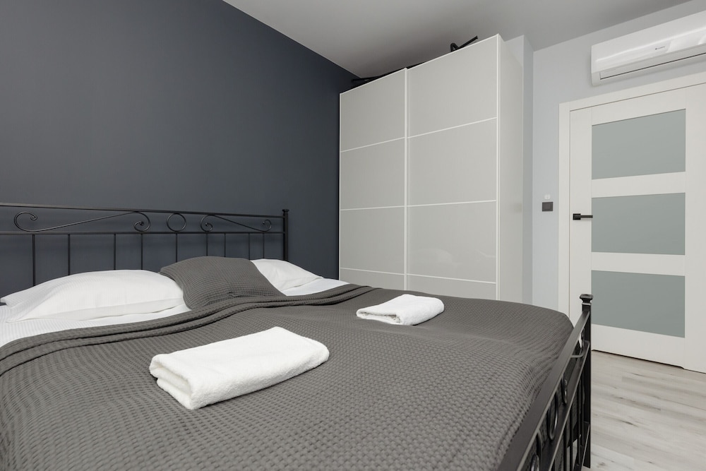 Industrial Bemowo Apartment by Renters view 2