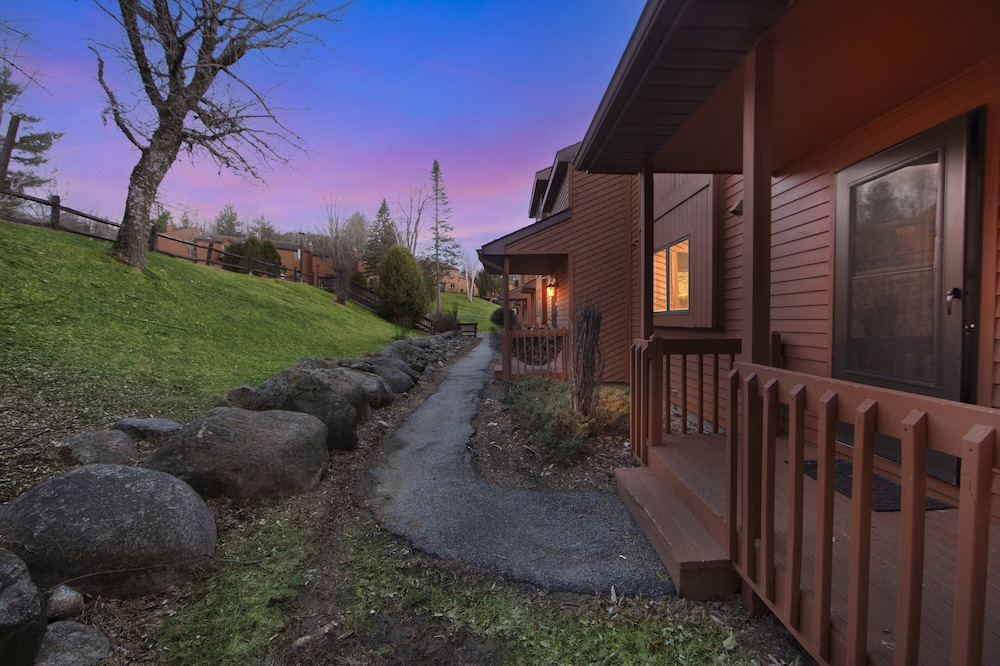 Powder Pass 11j - Cozy End Unit Retreat 3 Bedroom Townhouse by The Summit at Gore Mountain