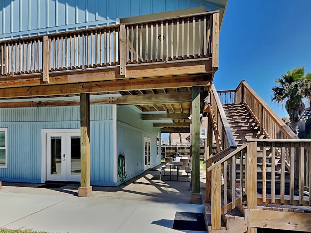 The Hidden Porpoise by Silver Sands Vacation Rentals