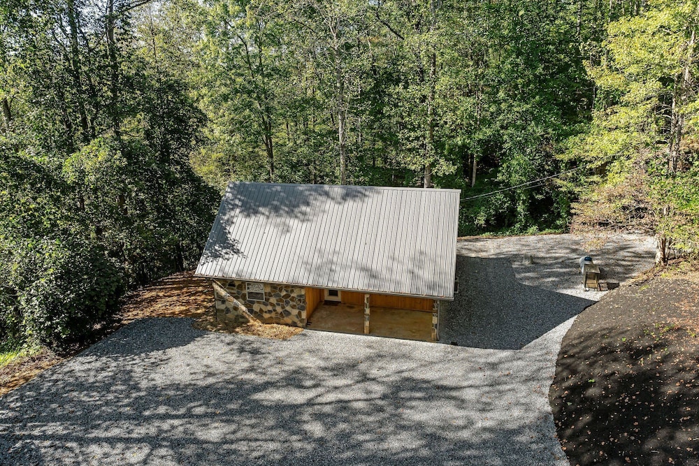 Cabin On A Hill 2 Bedroom Cabin