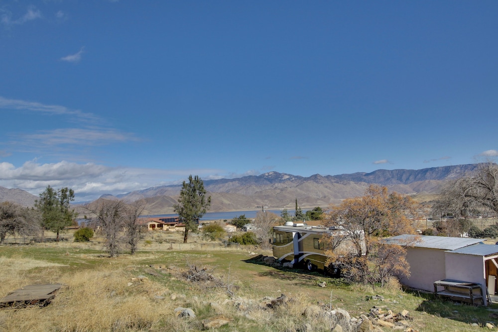 Lake & Mountain Views: Cozy California Stay