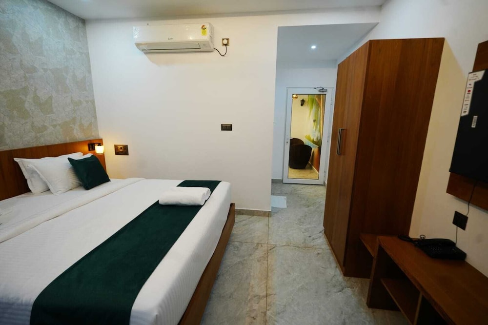 Palm Wave Beach Resort