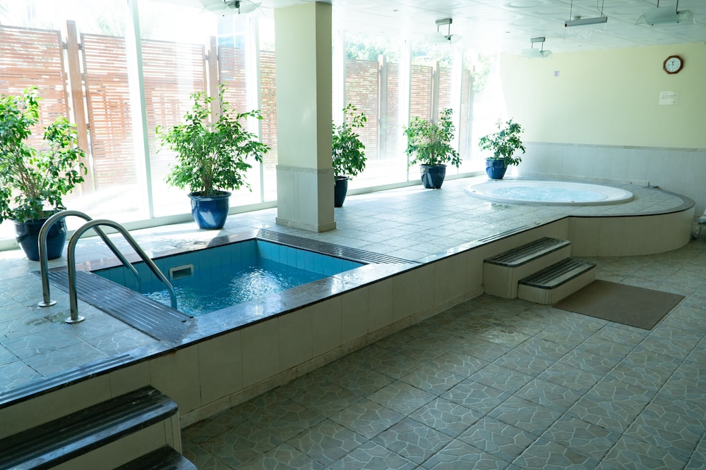 Abu Dhabi Vacations - Al Ain Palace Hotel - Property Image 22