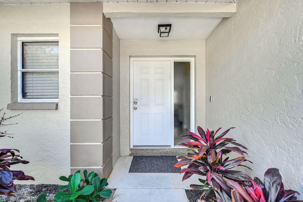 Hot Tub & Heated Pool: Bonita Springs Getaway!
