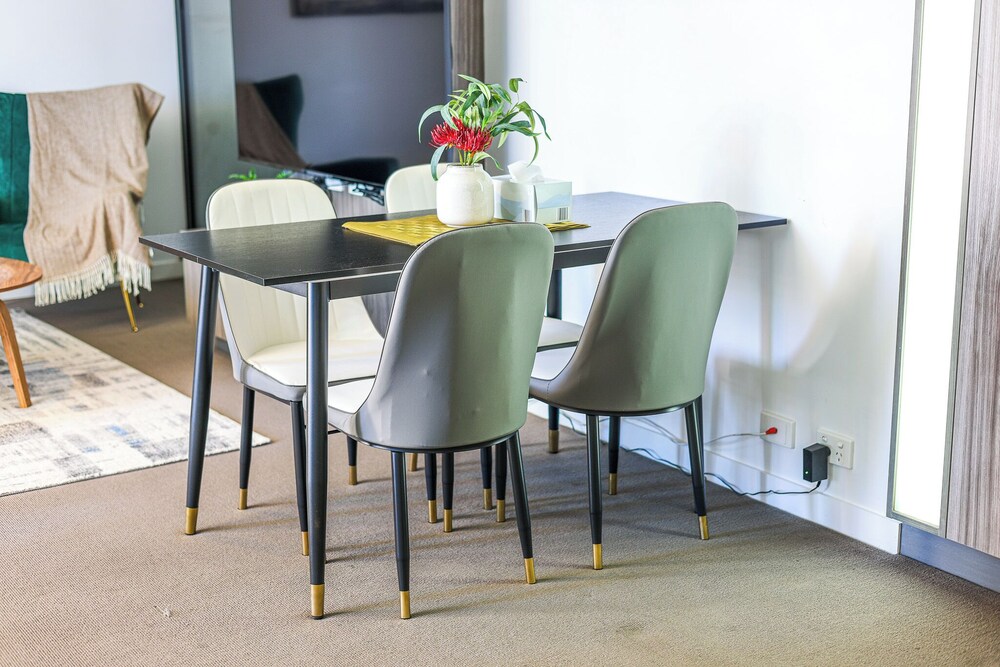 StayAU Leisure 2BR Modern CBD Apt