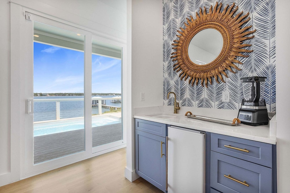 Beach Blessing- Pool Elevator Sleeps 16 SIX Bedrooms 6 Baths