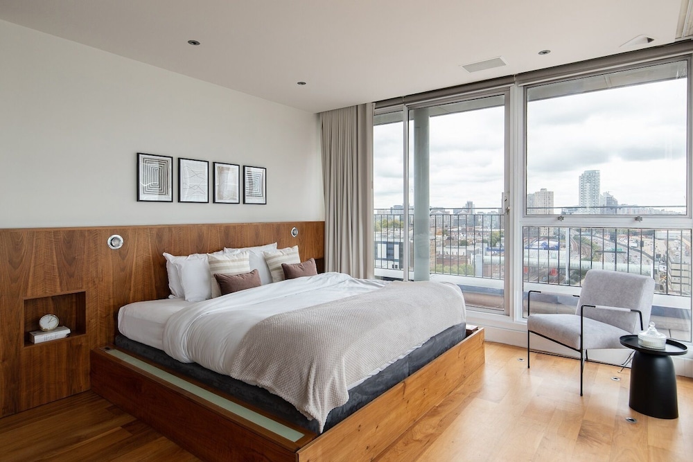 The Canary Wharf Secret - Glamorous 3BDR Flat w/ Terrace and Parking