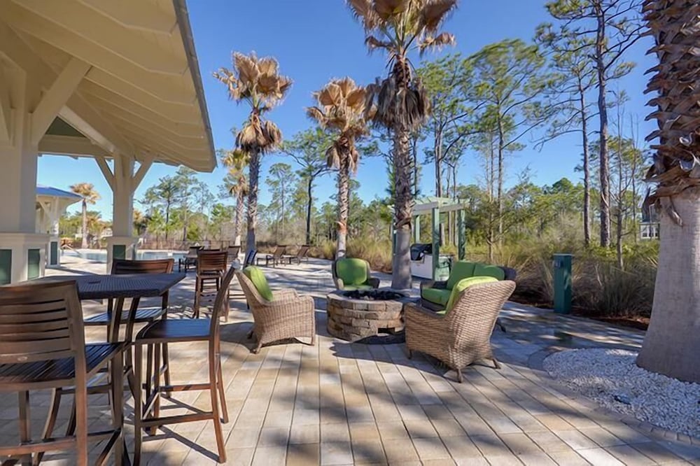 WHITE SAND REUNION 5 Bedroom Holiday Home by Five Star Properties