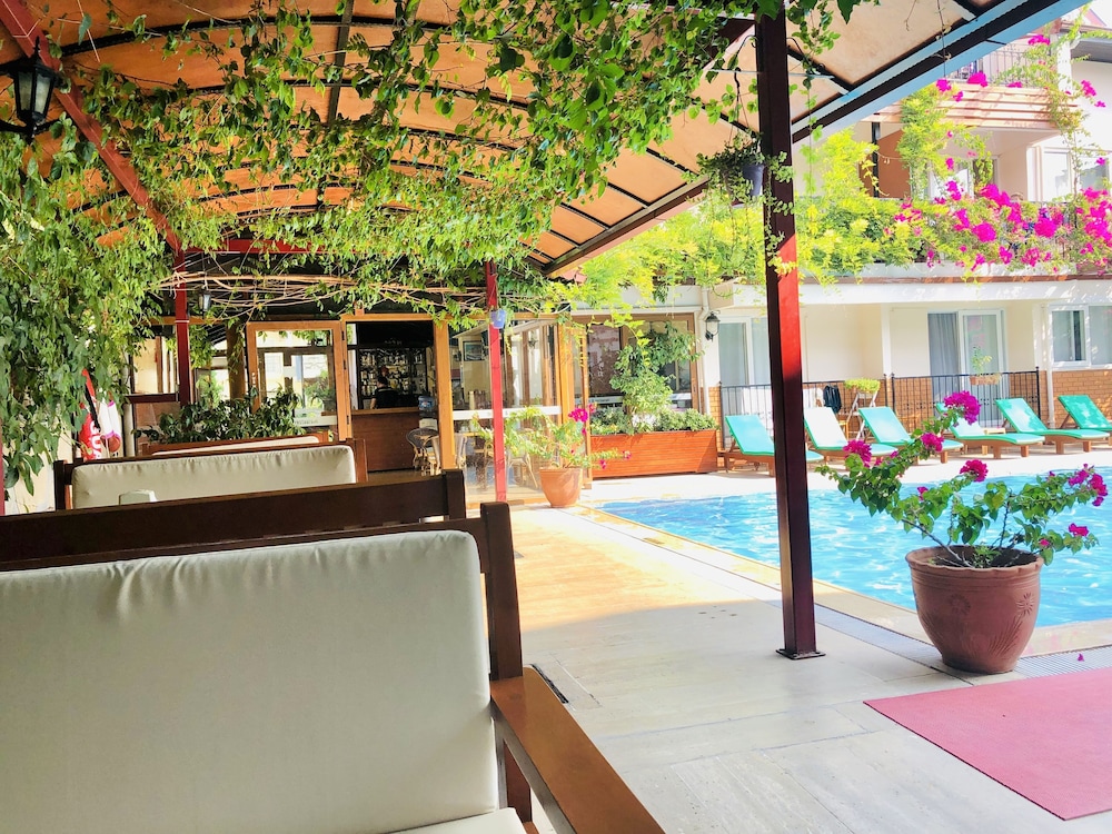 Ten Apart Hotel - Image 12