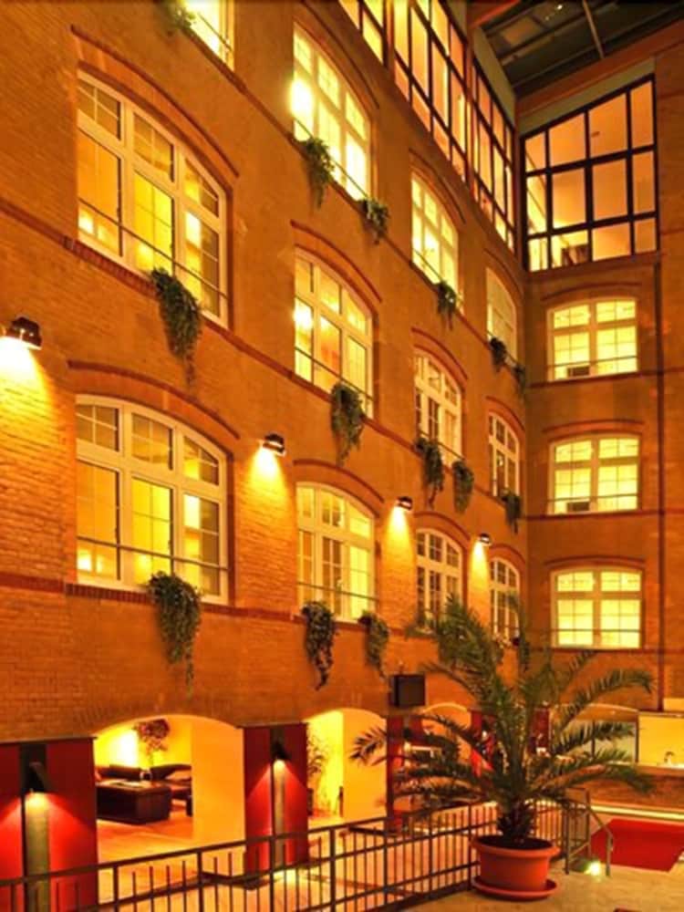 Singer109 Hostel