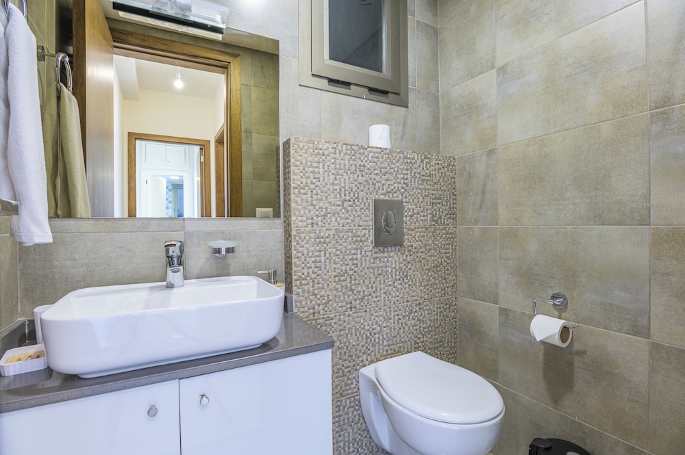Elevate - Sleek 2-BR Apt by Santa Maria, Jal el Dib