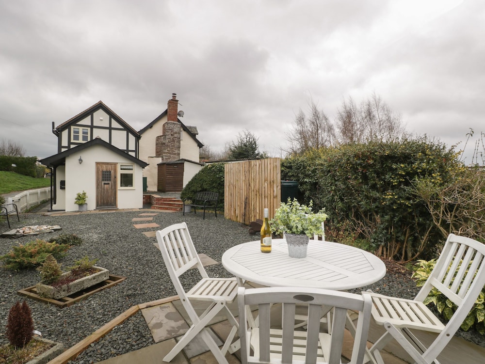 Pool Cottage