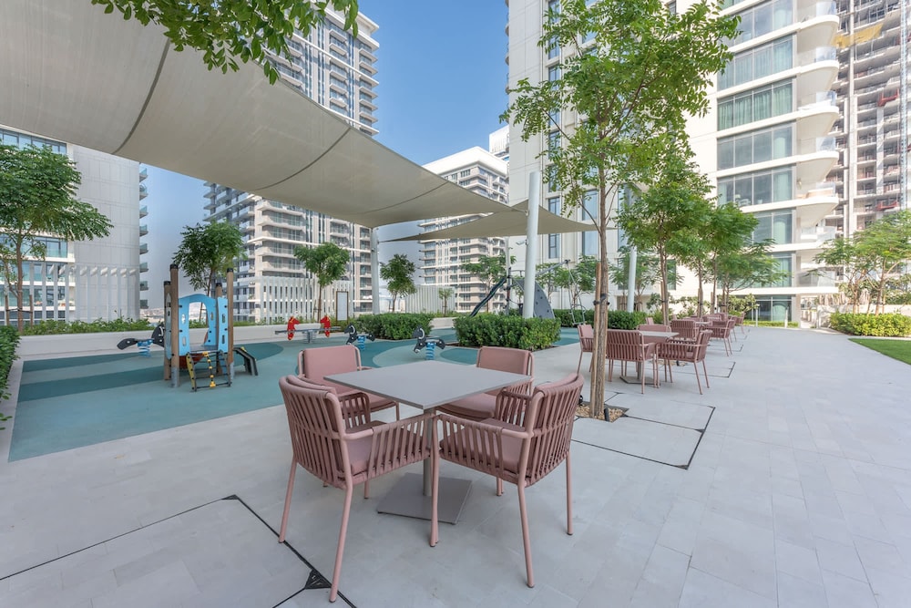 1 Bedroom in Marina Vista With Gorgeous Palm Views