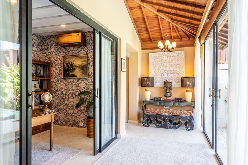 Luxurious Arakana Villa with Pool