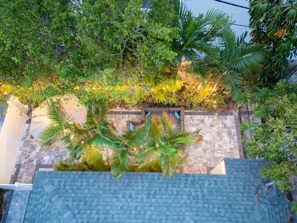 Uhost AI 4-unit Gem Mins to Las Olas Beach